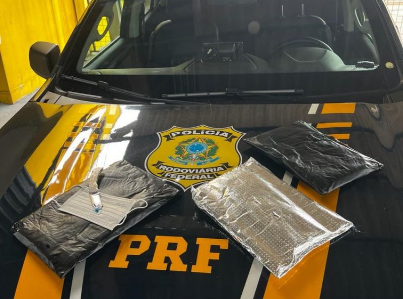 PRF em Ji-Paraná/RO detém peruano com 3,5 kg de cocaína