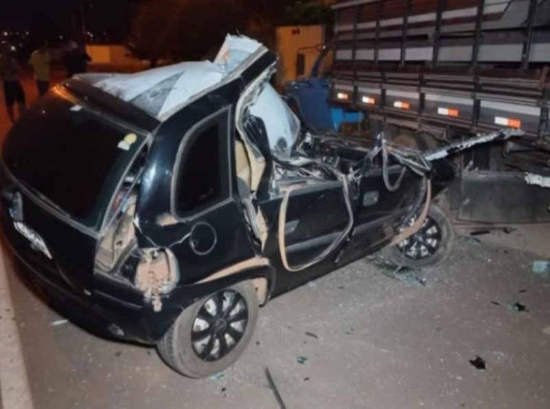Motorista foi socorrido após bater em traseira de caminhonete, em Rolim de Moura